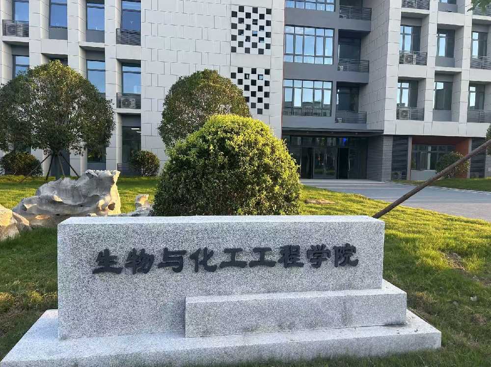 西秀区扬州职业大学体育场高杆灯项目